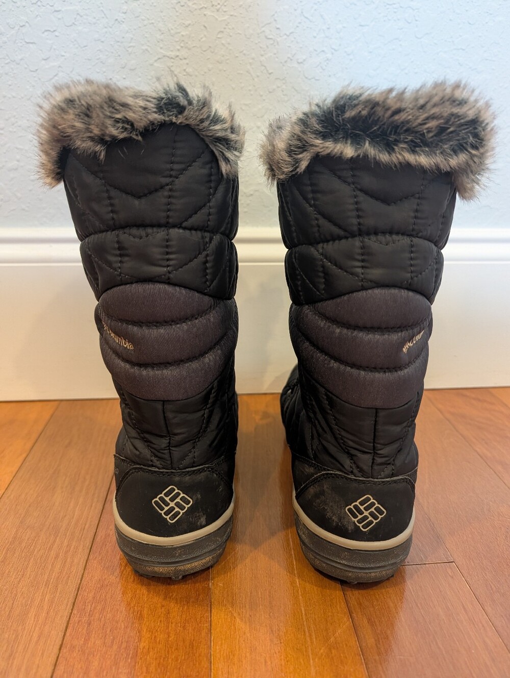 Columbia Heavenly Omni-Heat Black with Fur Trim Winter Boot - Picture 4 of 9